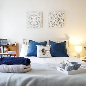 The Ark 1 Christchurch Homestay Holdenhurst
