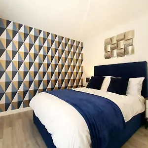 Modern 1 Bedroom Apartment, Close To The With Parking Apartment Bournemouth