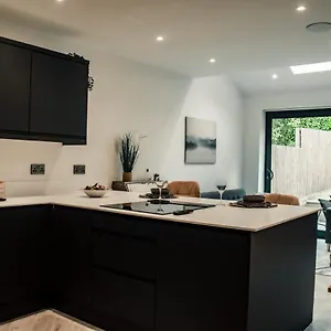 Bv Luxury 3 Bedroom Townhouse At Bed Cliff Oaks Apartment Leeds (West Yorkshire)