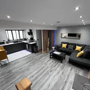 Entire Two Bedroom & Free Parking Nottingham